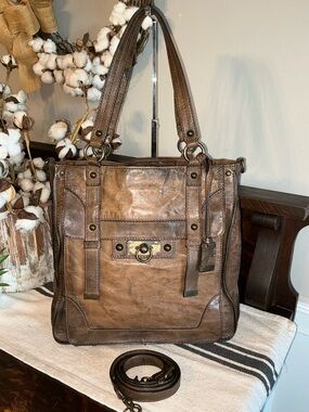 RARE Frye Leather Cameron Magazine Crossbody Tote Shoulder Bag Taupe Retail $438